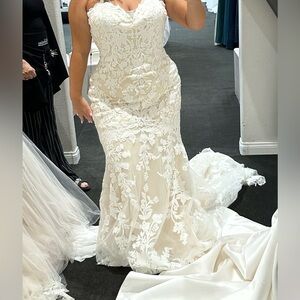 Sweet Heart Neckline Mermaid Lace Wedding Dress (NEW)